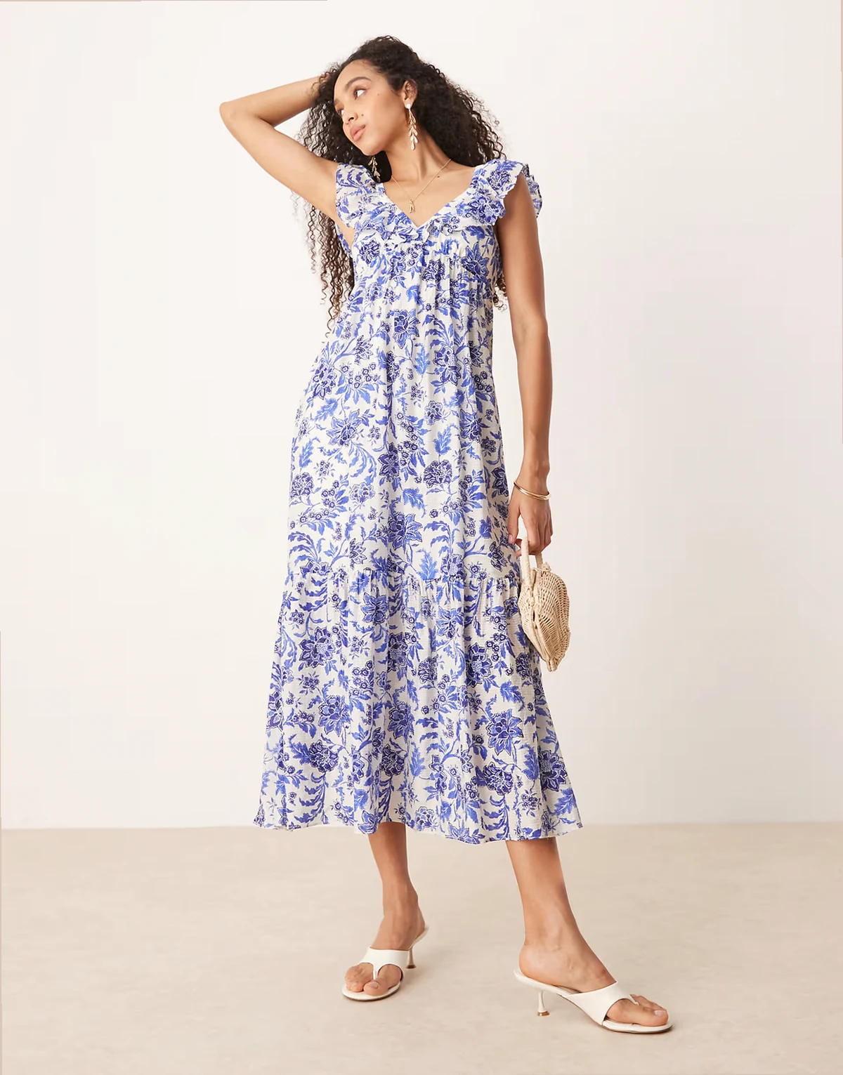 – Midikleid in Blau mit Pflanzenprint und Rüschenärmeln