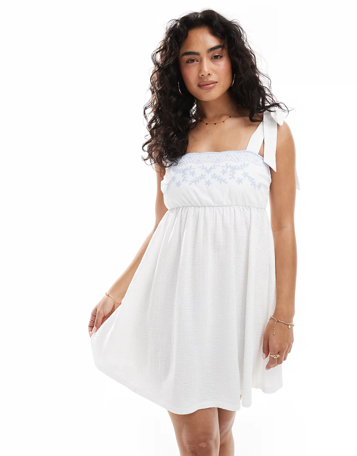 – Besticktes Babydoll-Minikleid in Creme