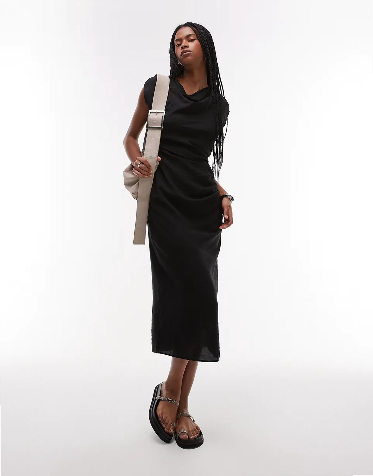 – Midikleid in Schwarz mit Kappärmeln und geraffter Seite