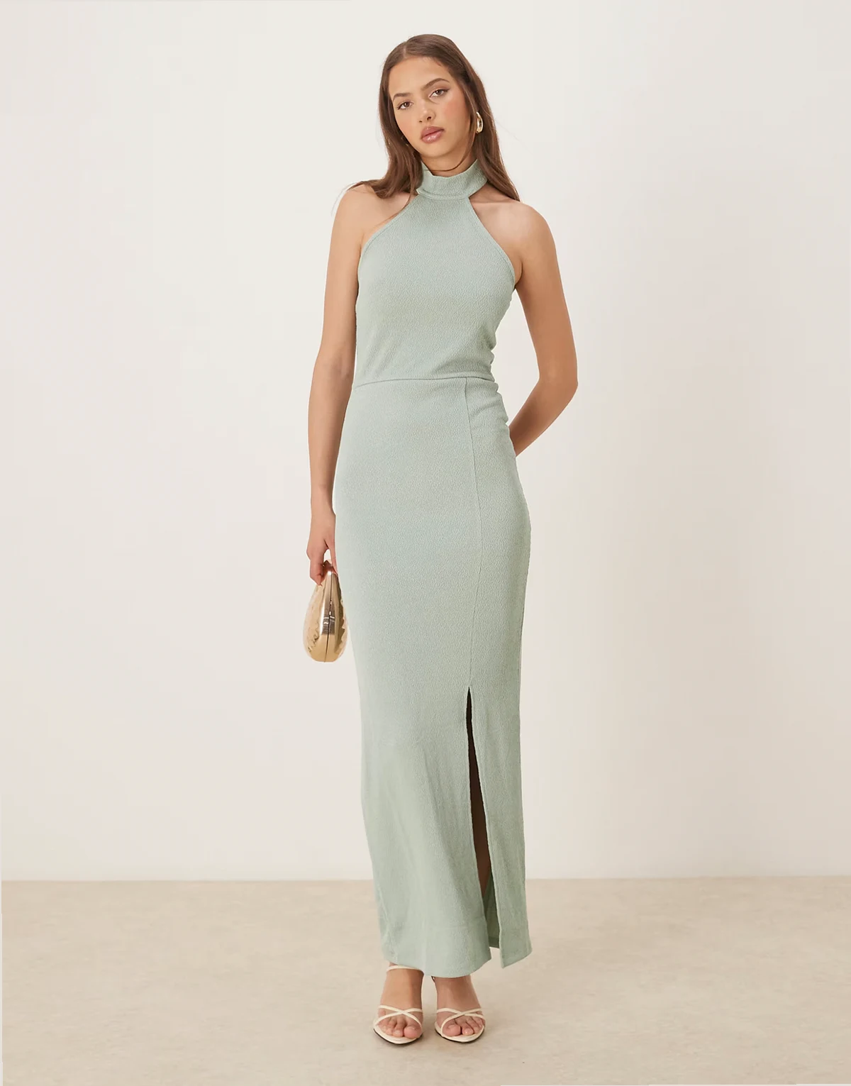 – Strukturiertes Jersey-Maxikleid in Staubgrün mit Neckholder