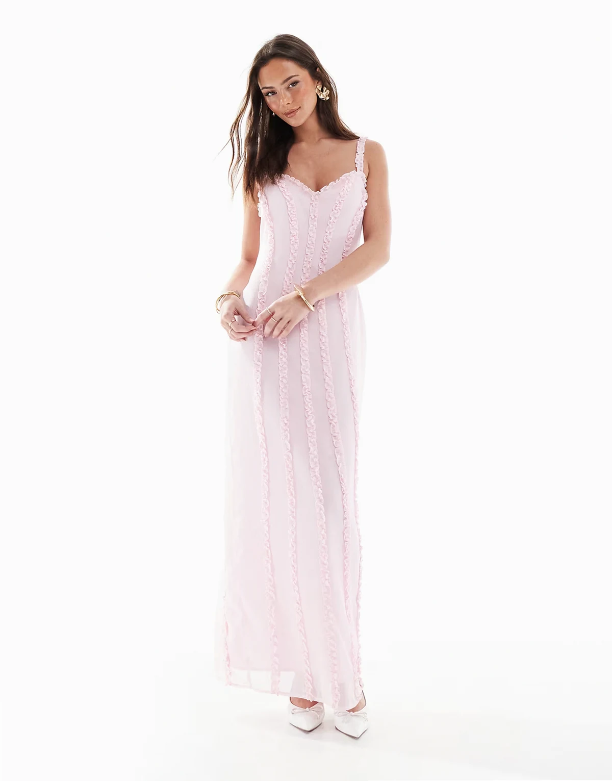 – Maxikleid in Pfingstrosenrosa mit Herzausschnitt und Rüschen