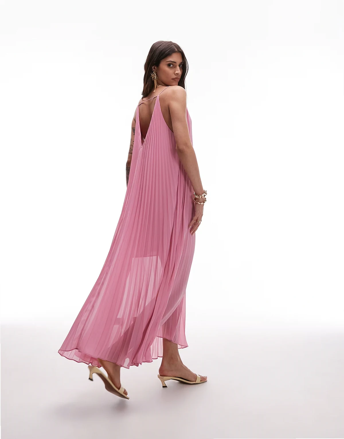– Plissiertes Chiffon-Maxikleid in Rosa mit tiefem V-Ausschnitt
