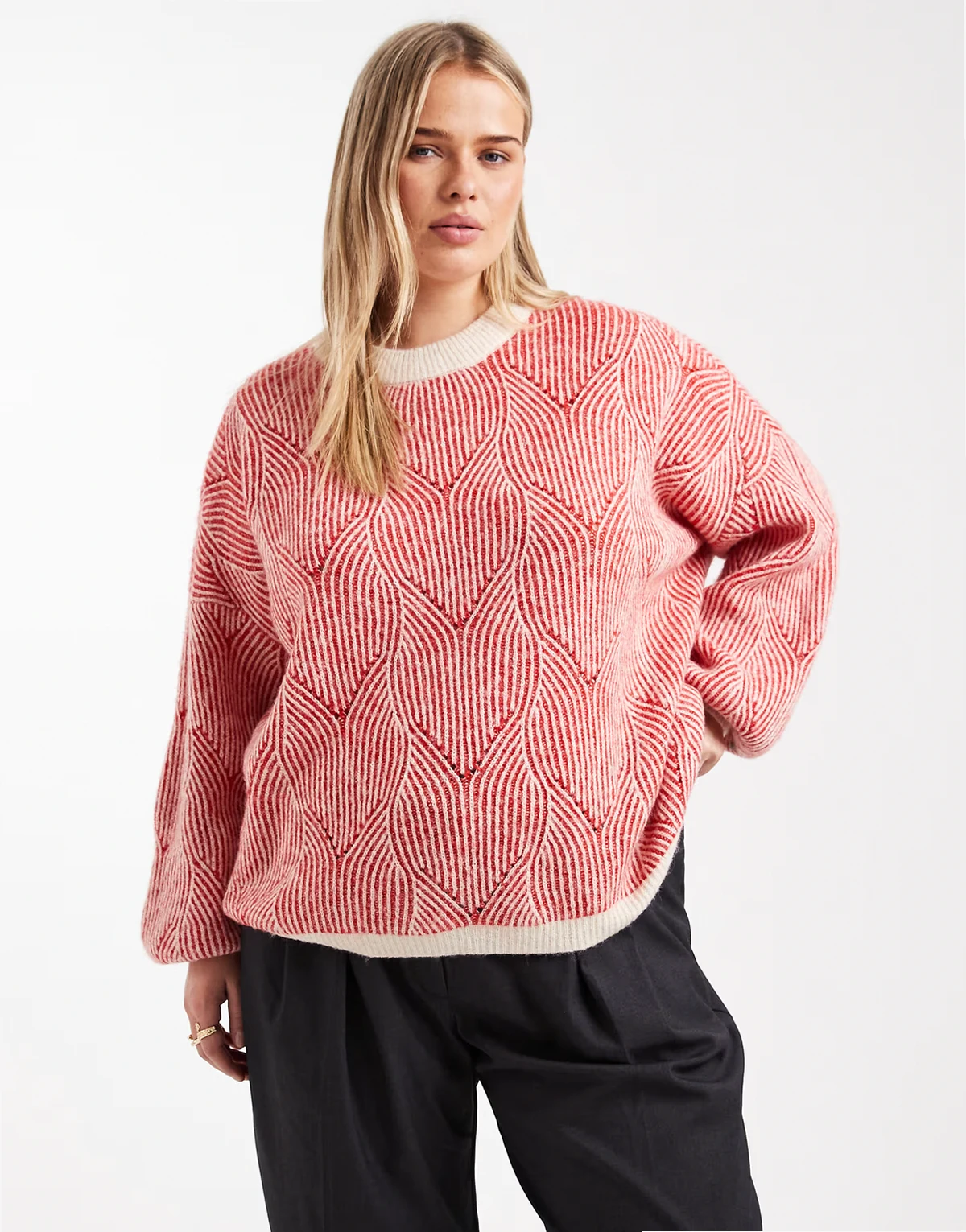 Pieces Curve – Strickpullover in kontrastierendem Rot und Creme mit Struktur