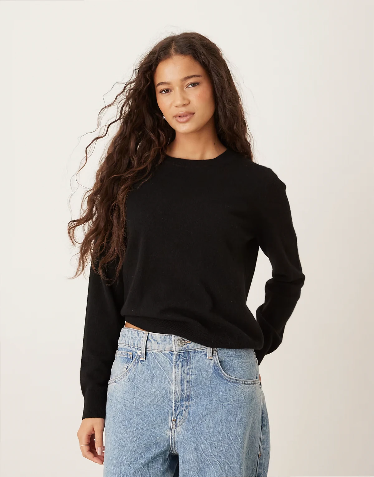 – Capsule – Pullover in Schwarz mit Rundhalsausschnitt