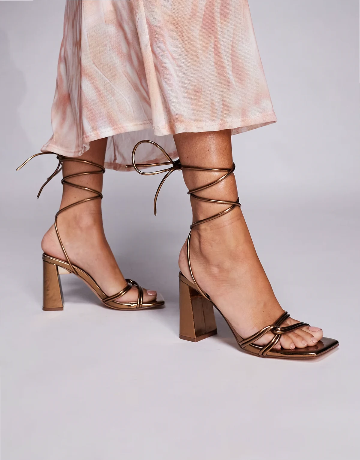 – Schiffer – Sandalen in Bronze mit Blockabsatz