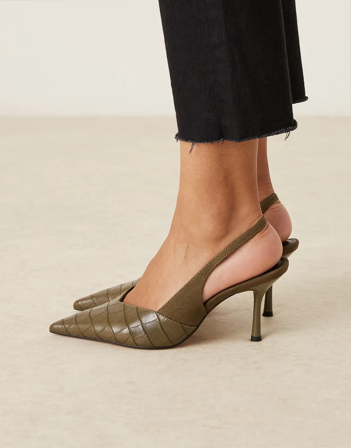 Wide Fit – Sabrina – Oliwkowe buty na szpilce z paskiem za piętą z motywem skóry krokodyla