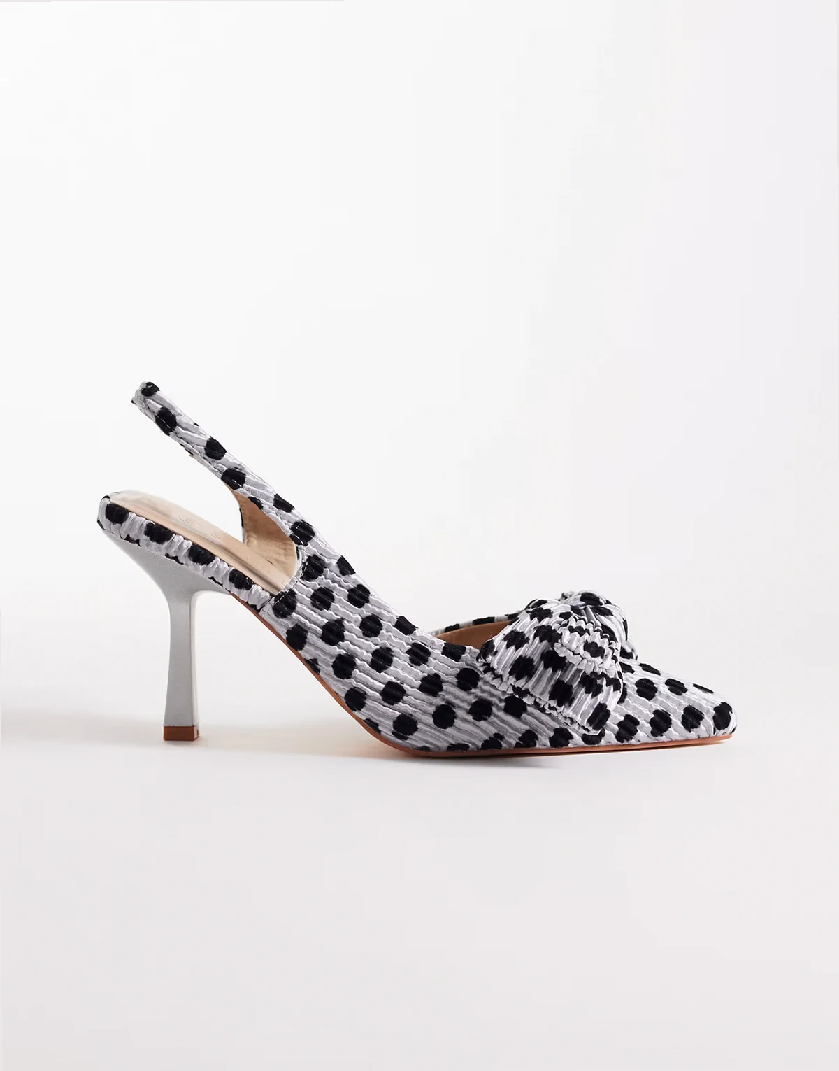 – Salado – Schuhe in Silber mit schwarzen Polka Dots, Fersenriemchen und Blockabsatz