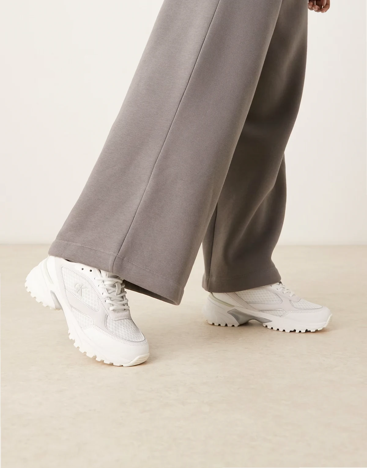 – Tokyo – Srebrne buty sportowe do biegania