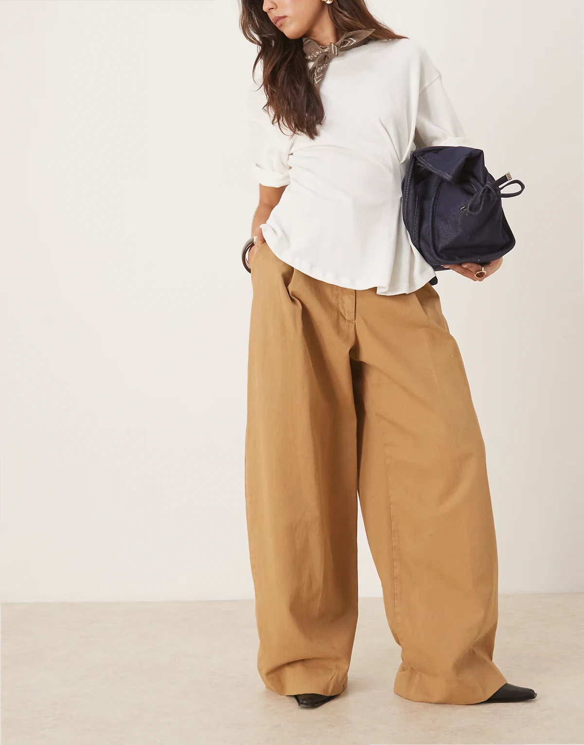 – Elegante Oversize-Hose in Steinbeige