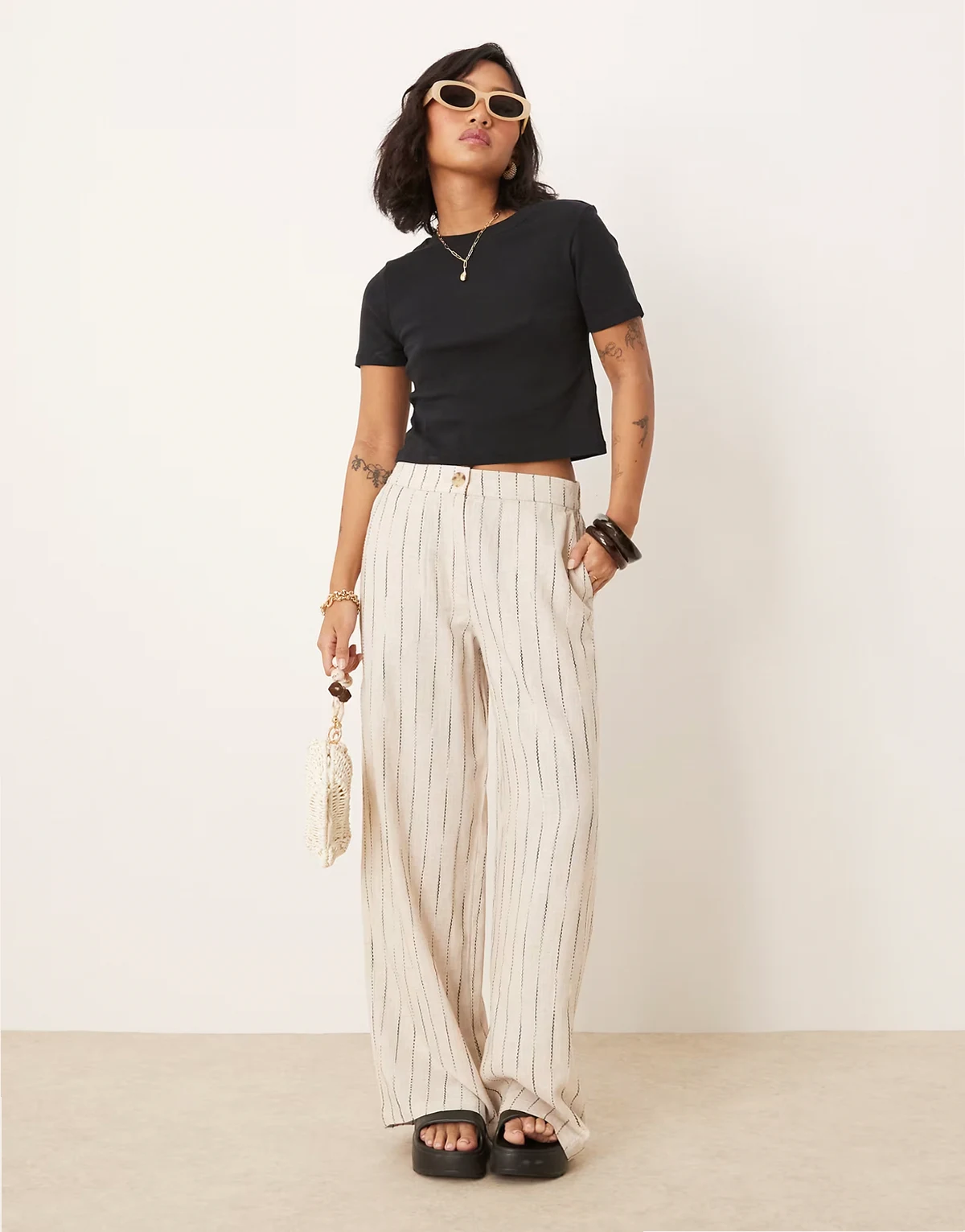 ASOS DESIGN Petite – Hose in Natur mit lockerem, geradem Schnitt, Leinenanteil und welligem Streifenmuster