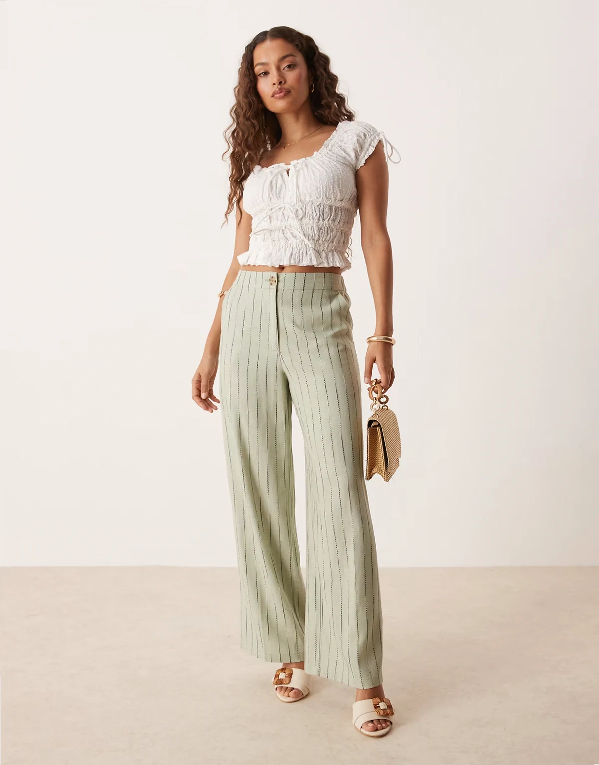 ASOS DESIGN Petite – Lockere Hose in Salbeigrün mit welligem Streifenmuster, Leinenanteil und geradem Bein