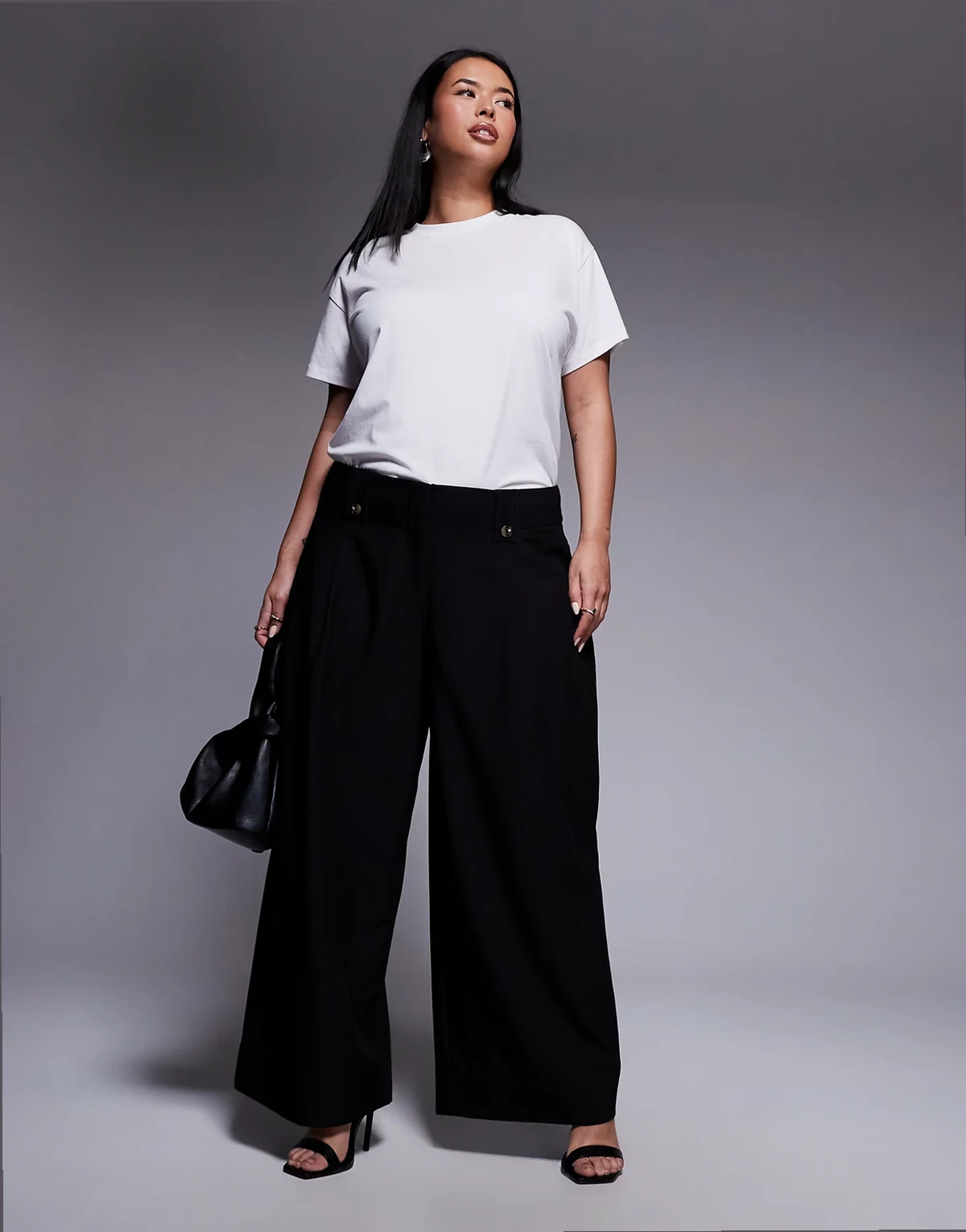 ASOS DESIGN Curve – Czarne dopasowane spodnie do kostek z ozdobną naszywką w talii