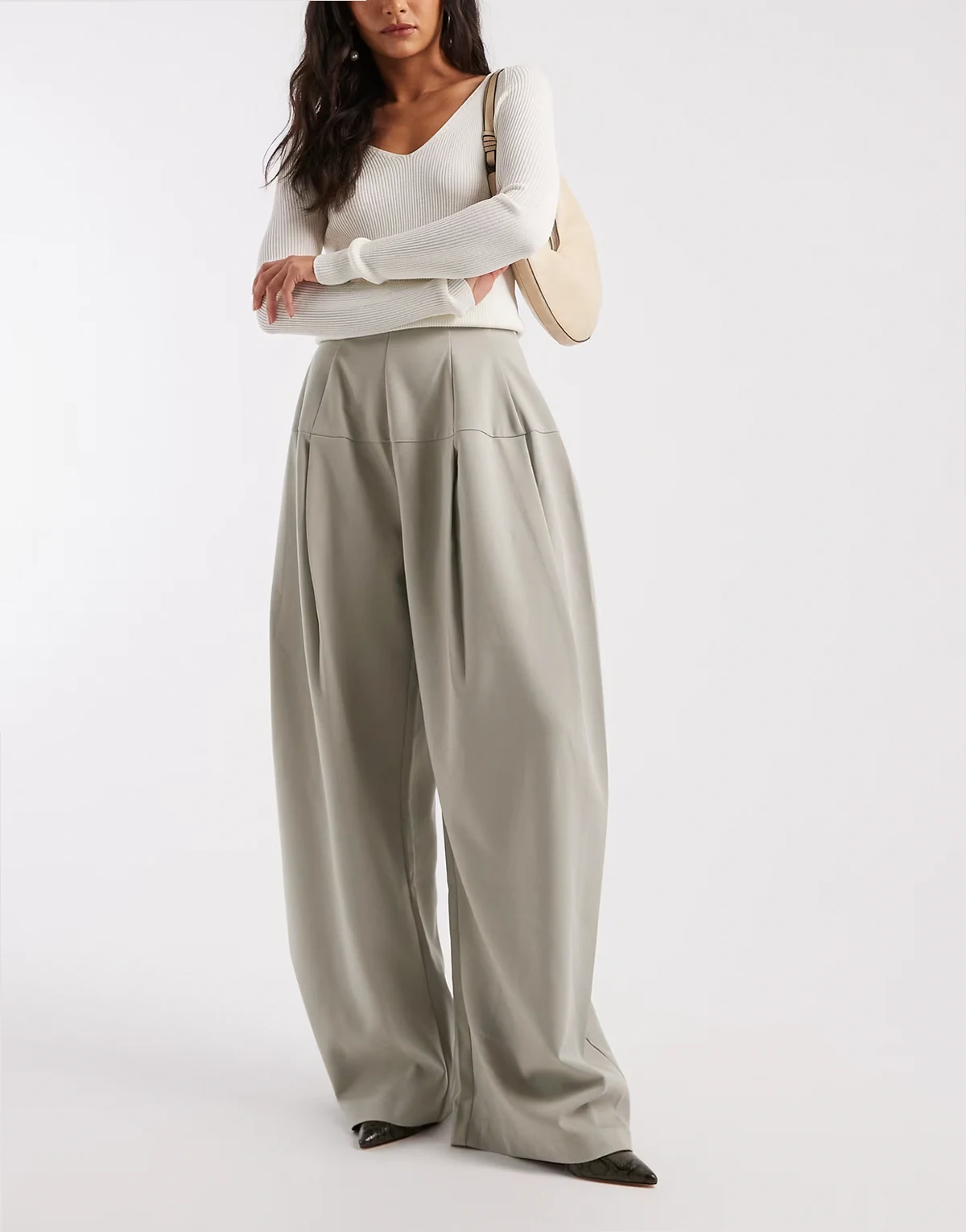 – Elegante, voluminöse Hose in Salbeigrün mit Korsett-Taille