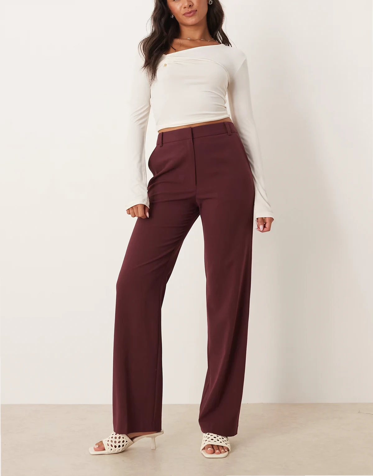 – Elegante, schmal geschnittene Hose in Maulbeerrot mit geradem Schnitt