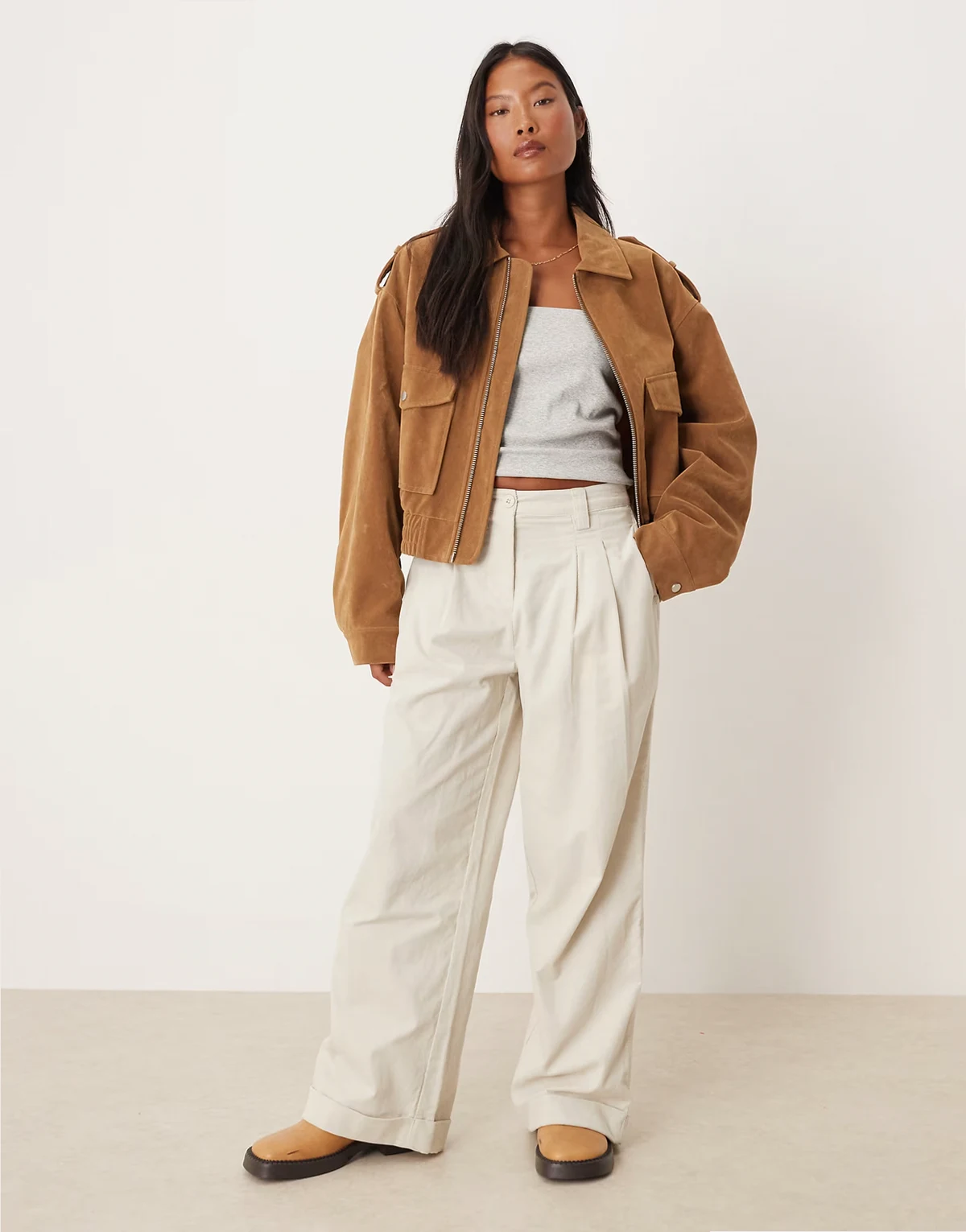 ASOS DESIGN Petite – Cordhose in Creme mit weitem Bein und Krempelsaum