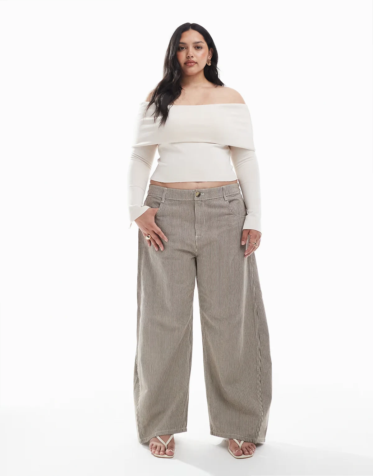 ASOS DESIGN Curve – Brązowe spodnie o fasonie podkowy w paski z ozdobnym paskiem