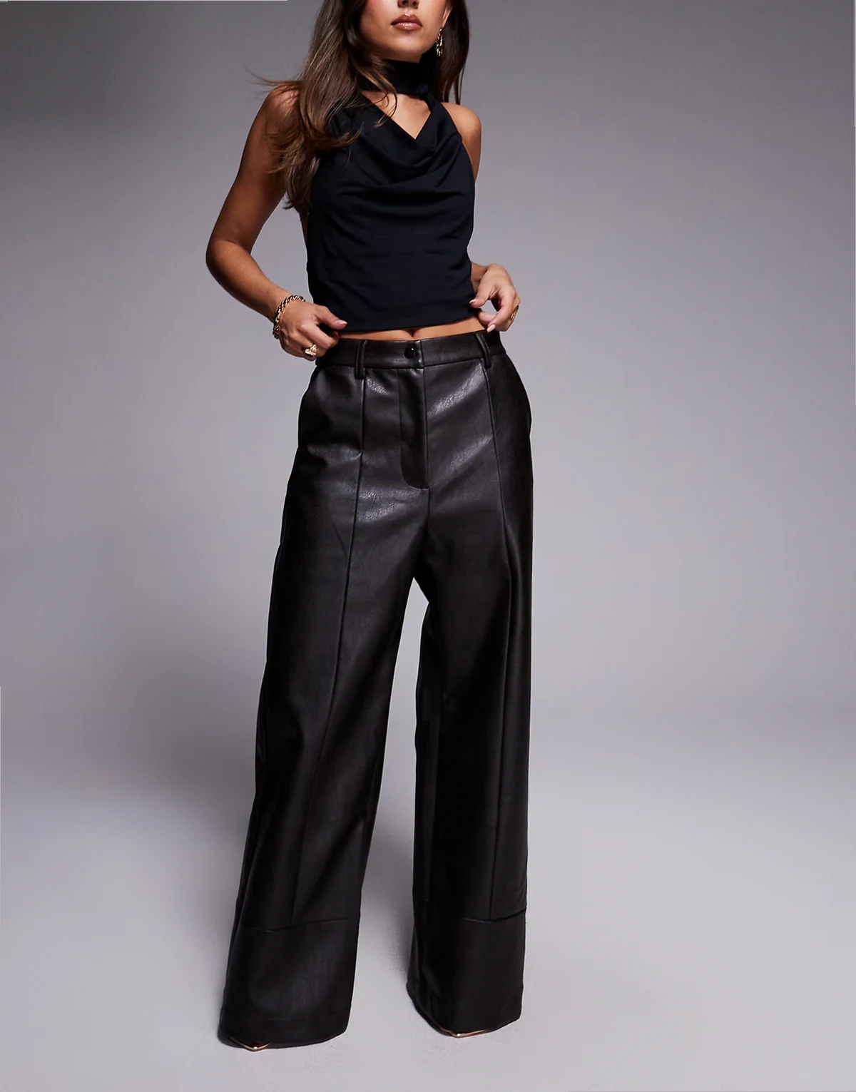 – Marlowe – Hose aus Kunstleder in dunklem Schokobraun