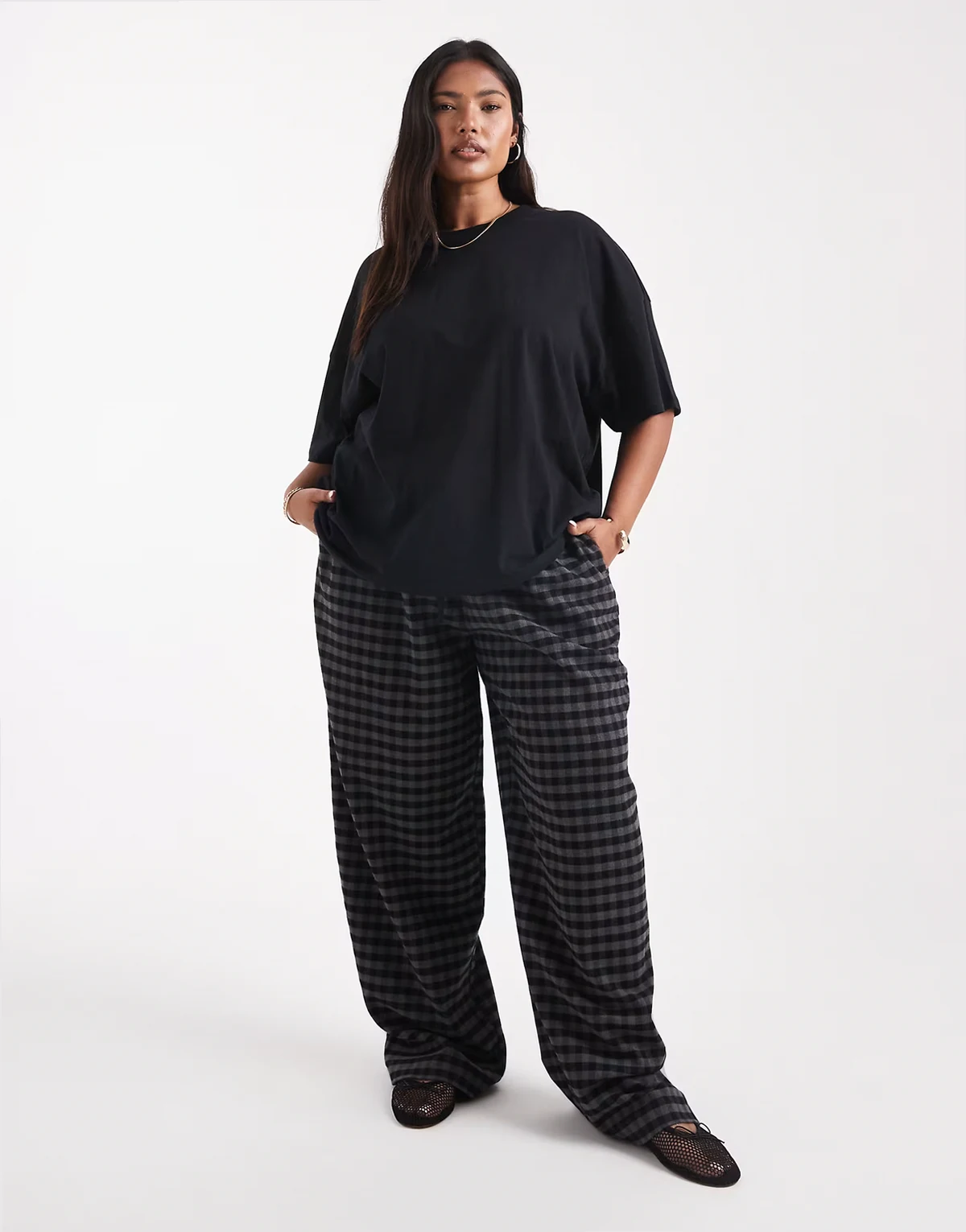 ASOS DESIGN Curve – Wsuwane spodnie barrel z wiązaniem w talii w czarno-szarą kratę