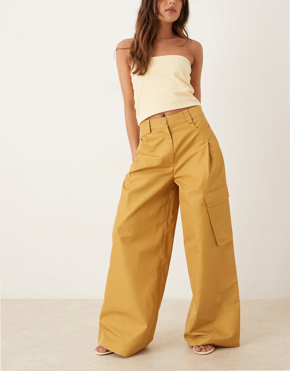 – Oversize-Ballonhose in Hellbraun mit Utility-Tasche