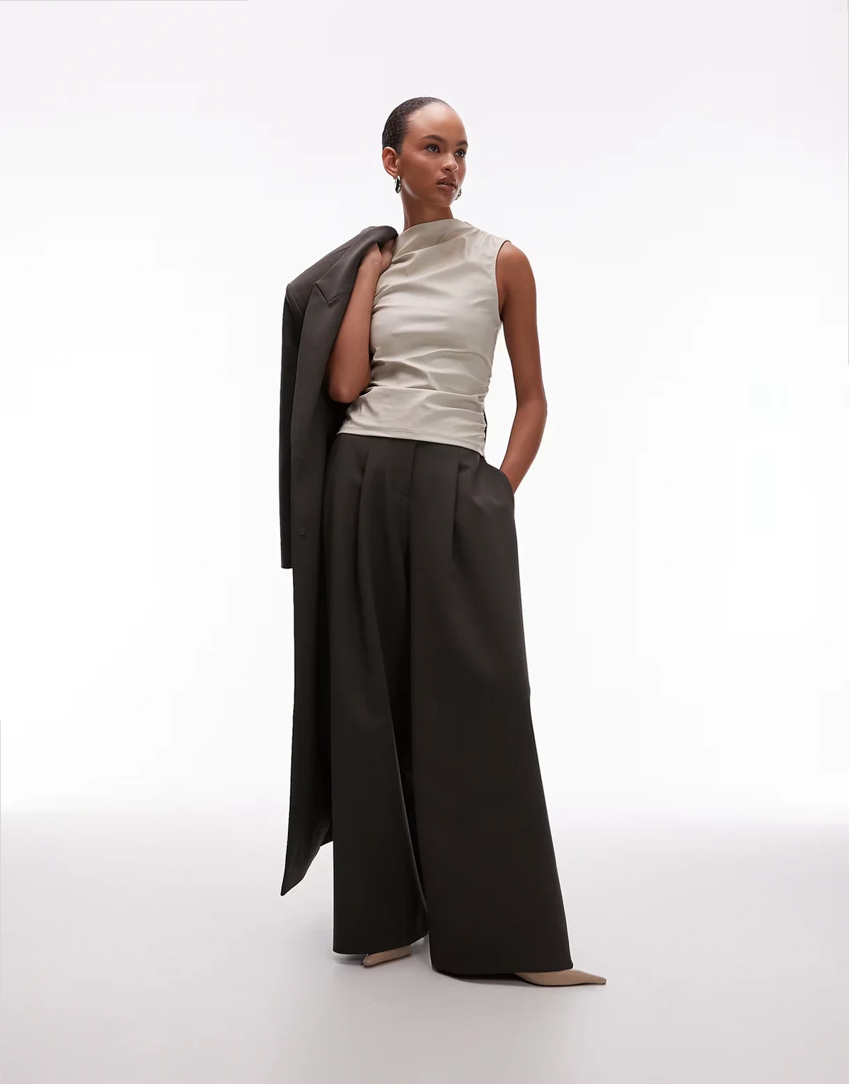 – Barrel-Leg-Hose mit Oversize-Schnitt in Oliv mit Balloon Fit