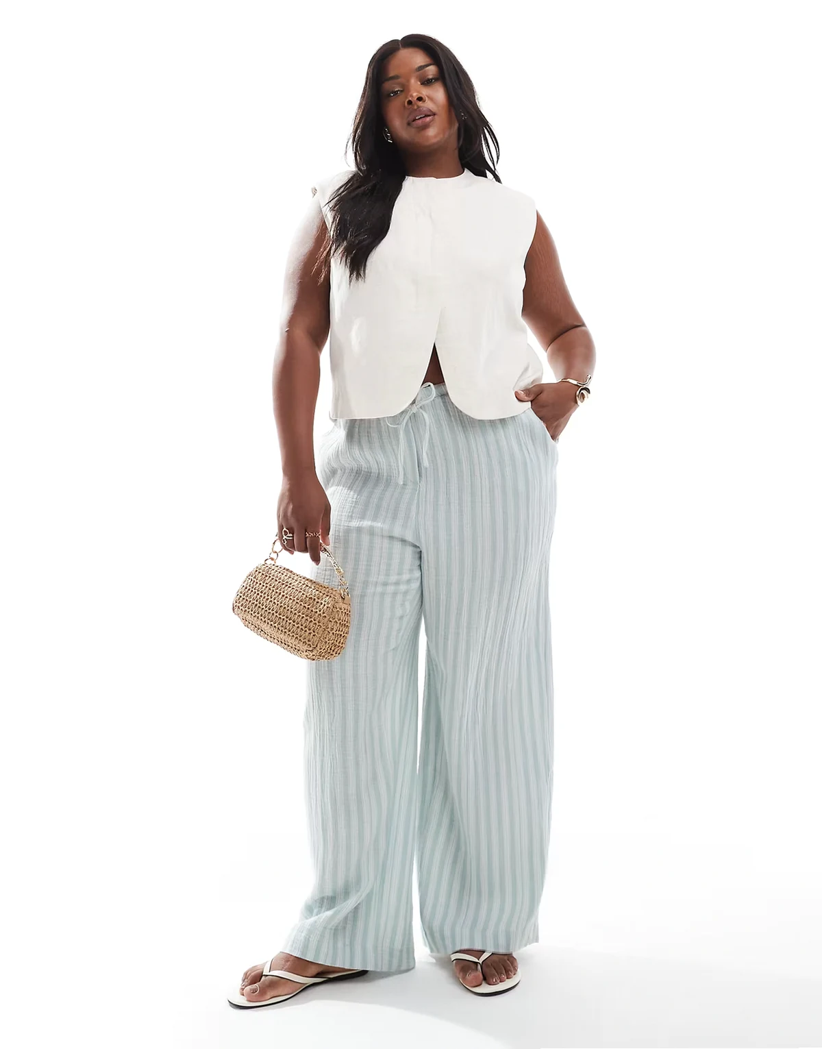 – Bawełniane spodnie z szerokimi nogawkami w zielone paski