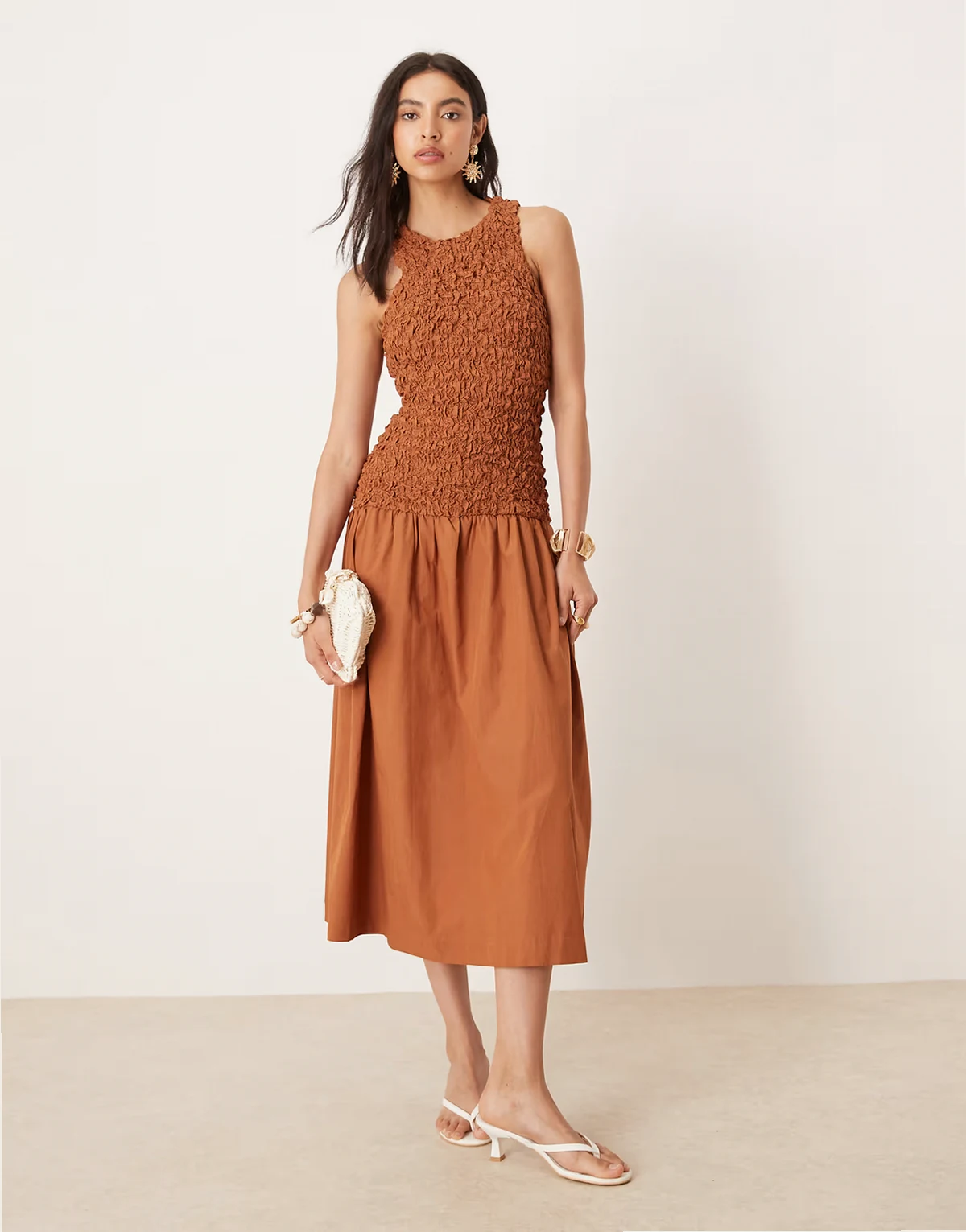 – Kleid in Burnt Orange mit tief angesetzter Taille und Knitterstruktur