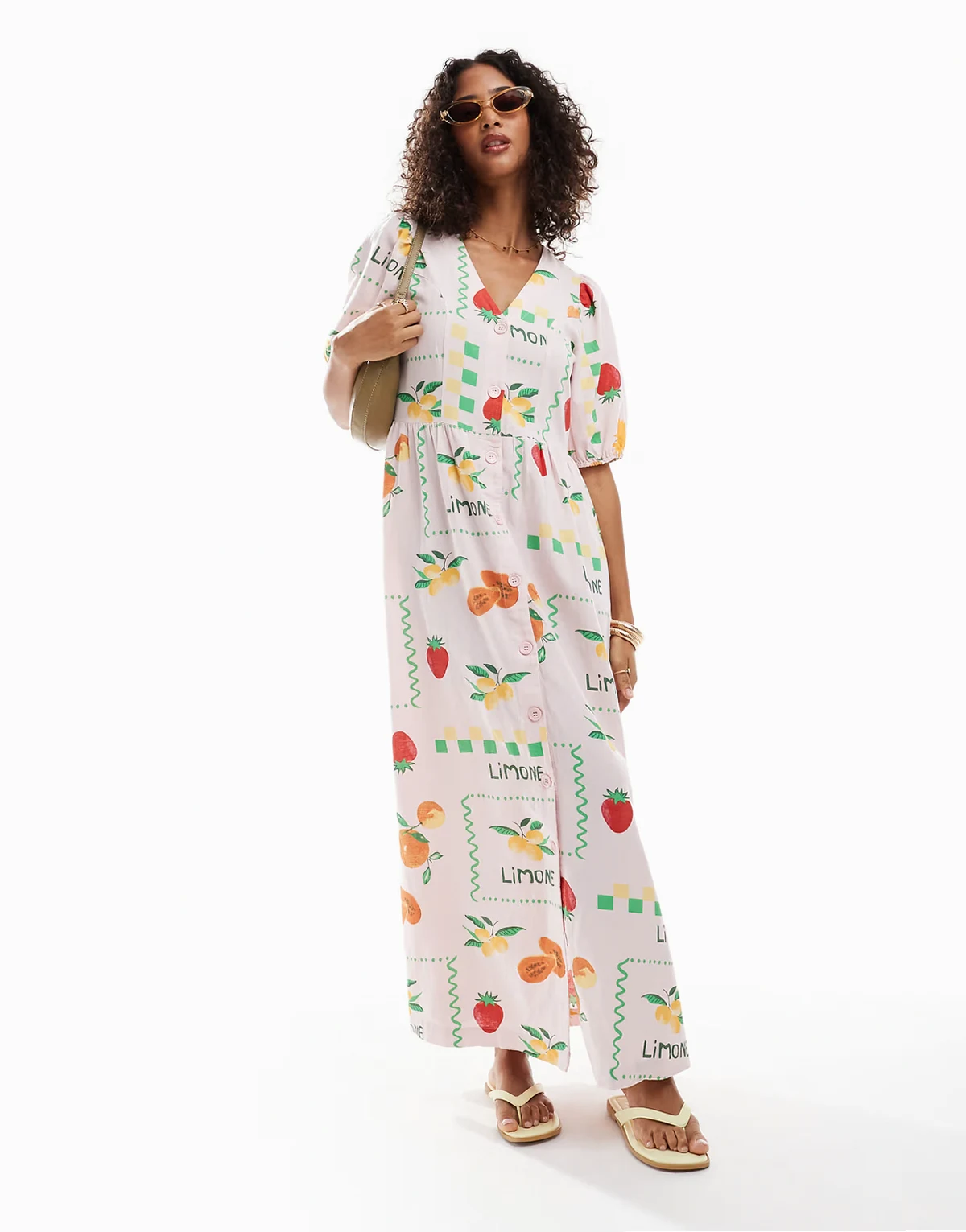 – Maxikleid in Blassrosa mit Puffärmeln und Früchte-Print