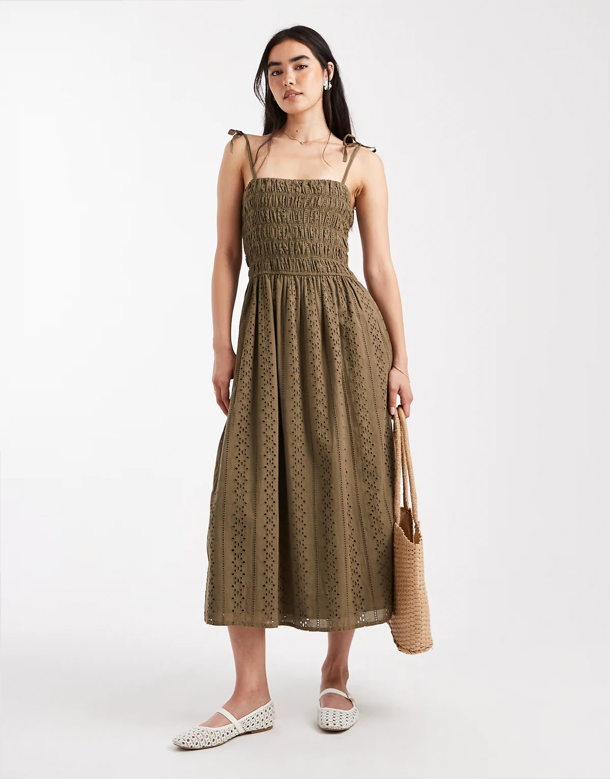 – Maxikleid in Khaki mit Lochstickerei und Riemchenträgern