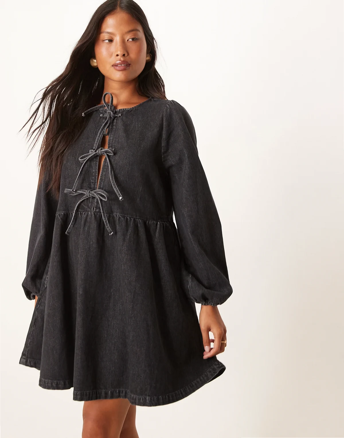 Nobody's Child Petite – Eden – Niebieska sukienka jeansowa mini