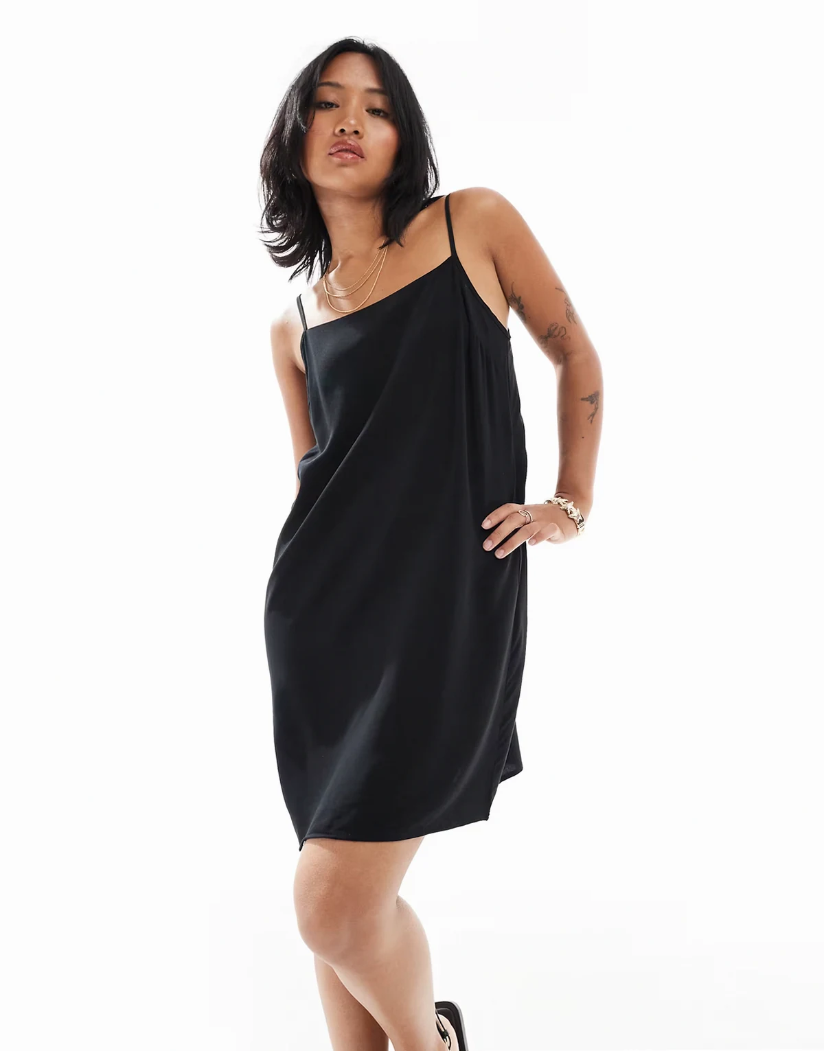 – Mini-Trägerkleid in Schwarz mit eckigem Ausschnitt