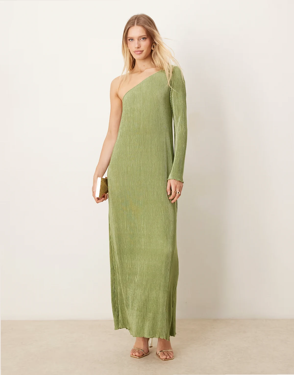 – Plissiertes One-Shoulder-Maxikleid in Salbeigrün mit langen Ärmeln