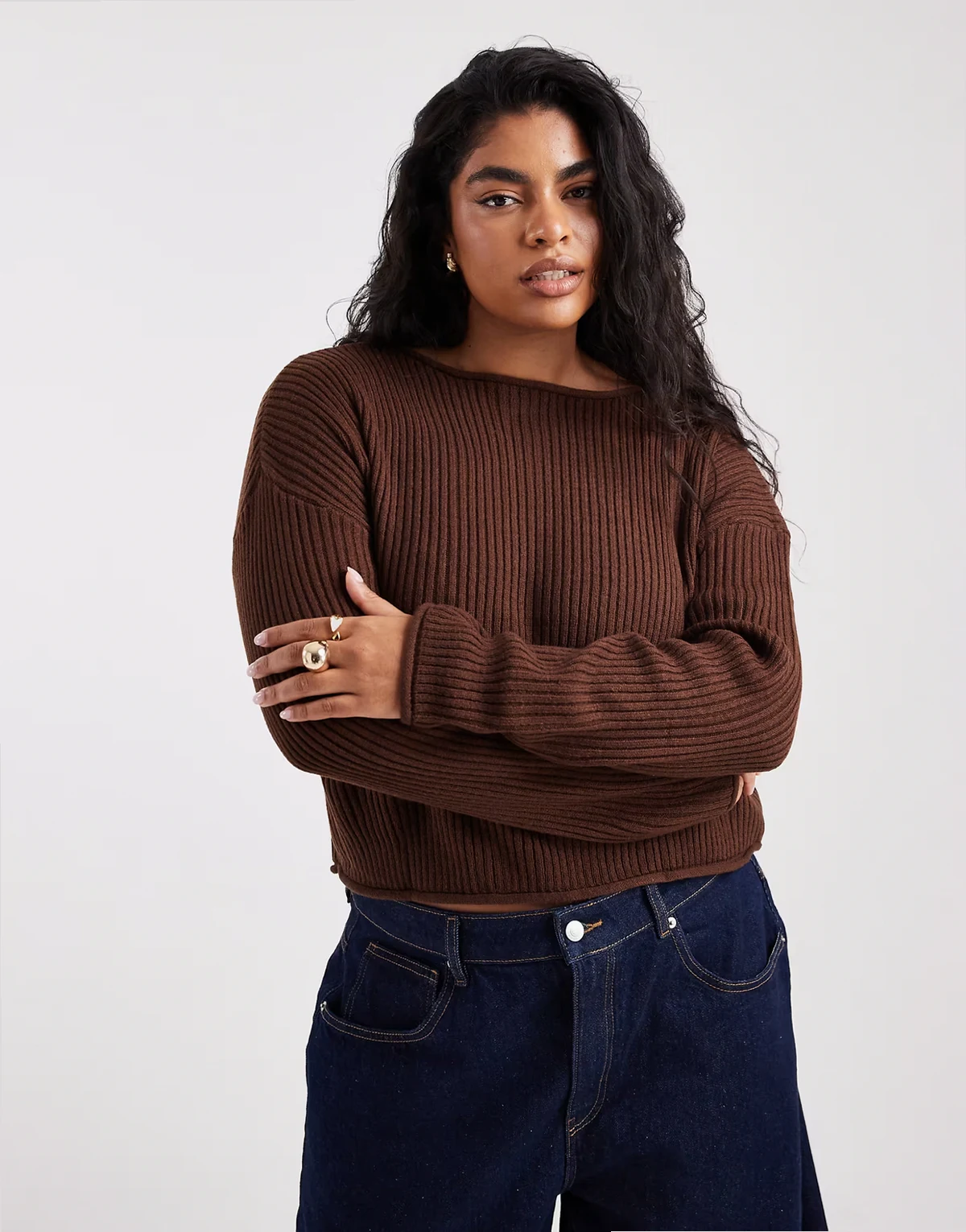 ASOS DESIGN Curve – Czekoladowobrązowy prążkowany sweter o pudełkowym kroju z okrągłym dekoltem i podwijanym brzegiem