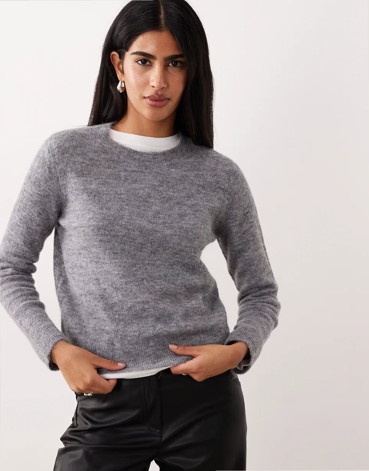 – Pullover aus Alpaka-Wollmix in Grau mit Rundhalsausschnitt