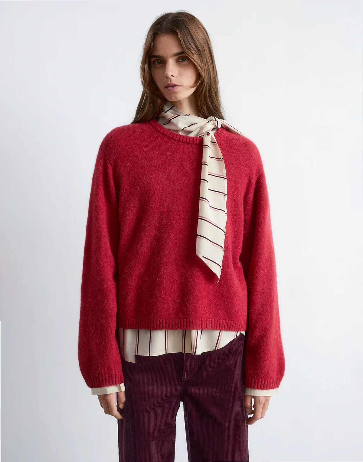 – Superweicher Pullover in tiefem Rot aus Alpaka und Wolle mit weiten Ärmeln