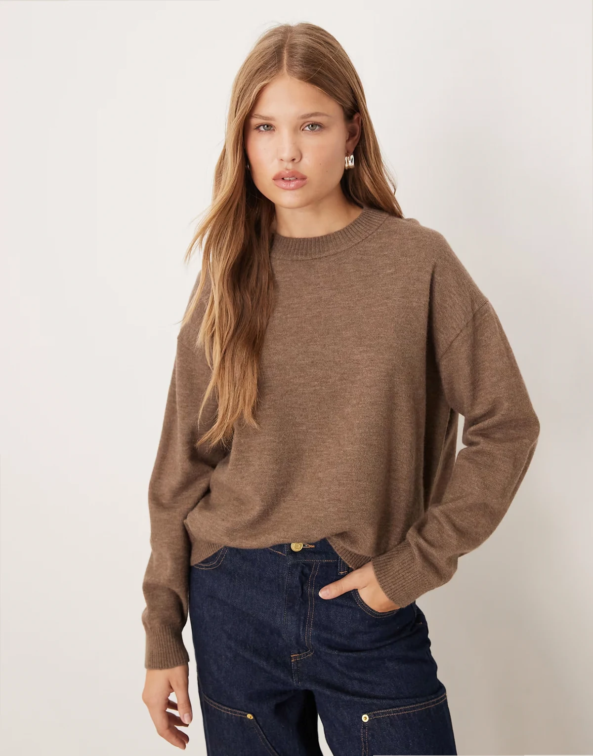 – Pullover in Hellbraun aus Wollmix mit Rundhalsausschnitt