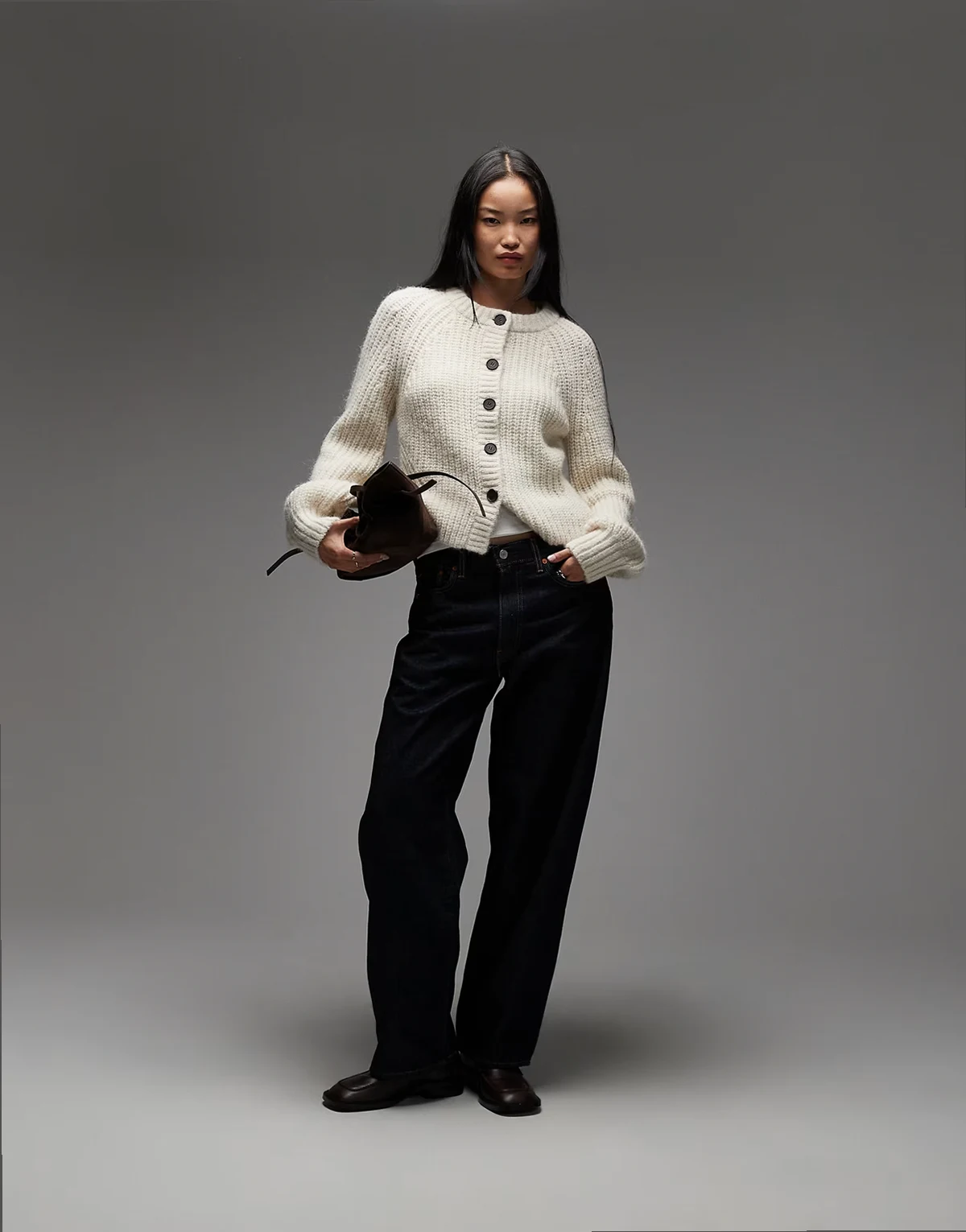 – Grobmaschige Strickjacke aus Alpaka- und Woll-Mix in Creme mit Ballonärmeln