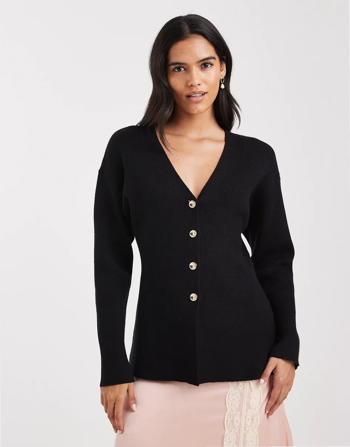 – Taillierte Strickjacke in Schwarz