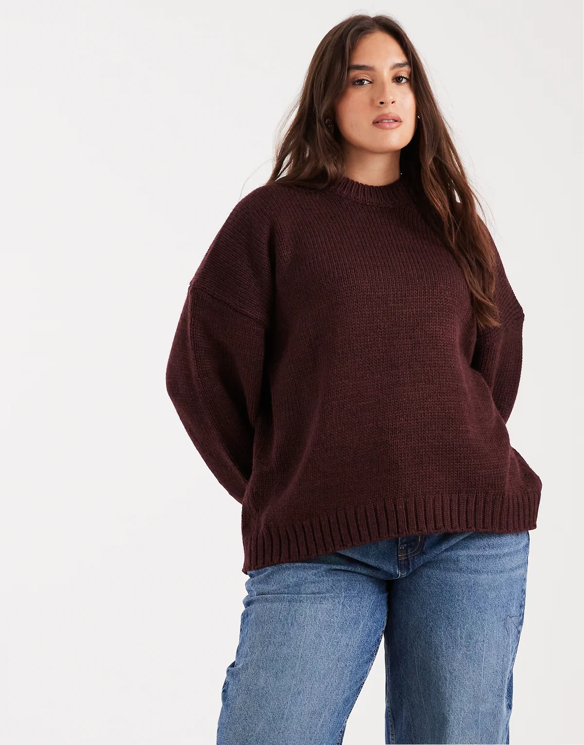 ASOS DESIGN Curve – Bordowy gruby sweter super oversize z okrągłym dekoltem i zaokrąglonym dołem
