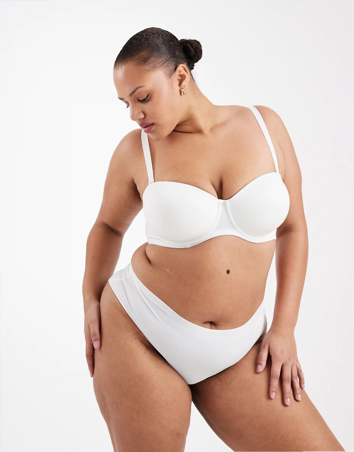 ASOS DESIGN Curve – Biały profilowany biustonosz z fiszbinami