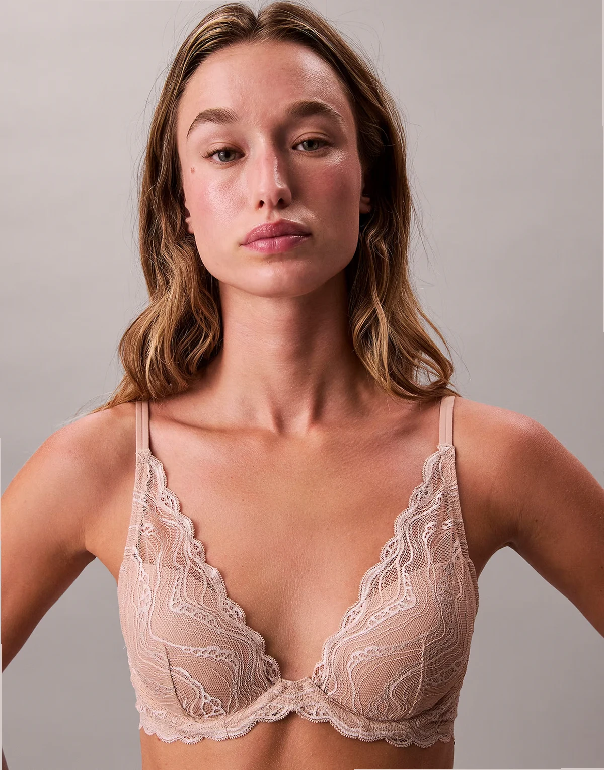 – Sensual Stretch – Leicht gefütterter BH aus Spitze in Beige mit tiefem Ausschnitt