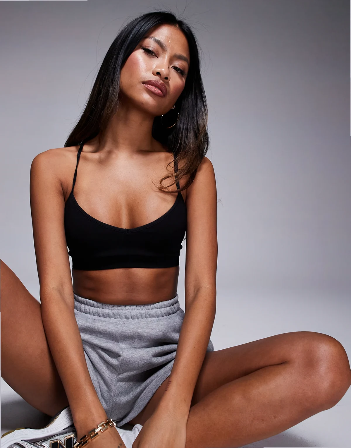 seamless cross back sports bra in black