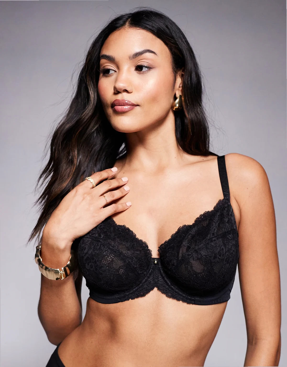 – Größere Brust – Sexy Lace – Unwattierter BH in Schwarz mit tiefem Ausschnitt