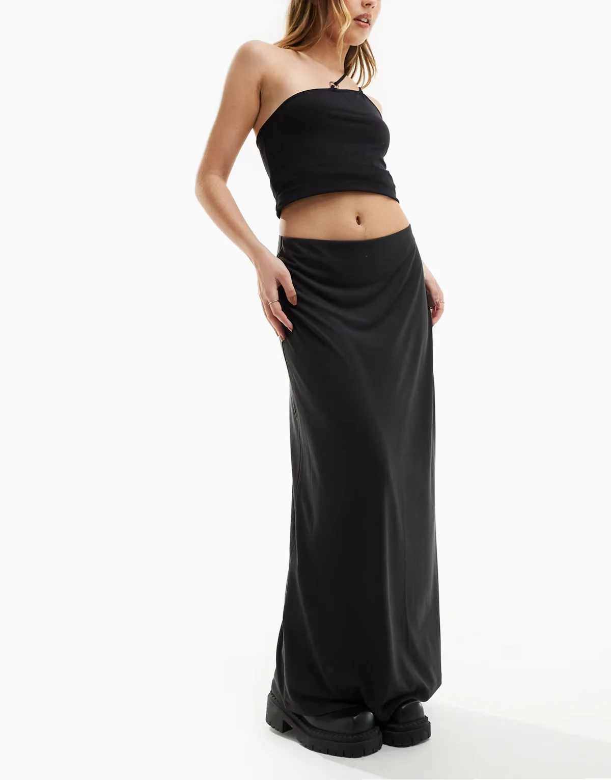 – Signe – Drapierter Midirock in Schwarz
