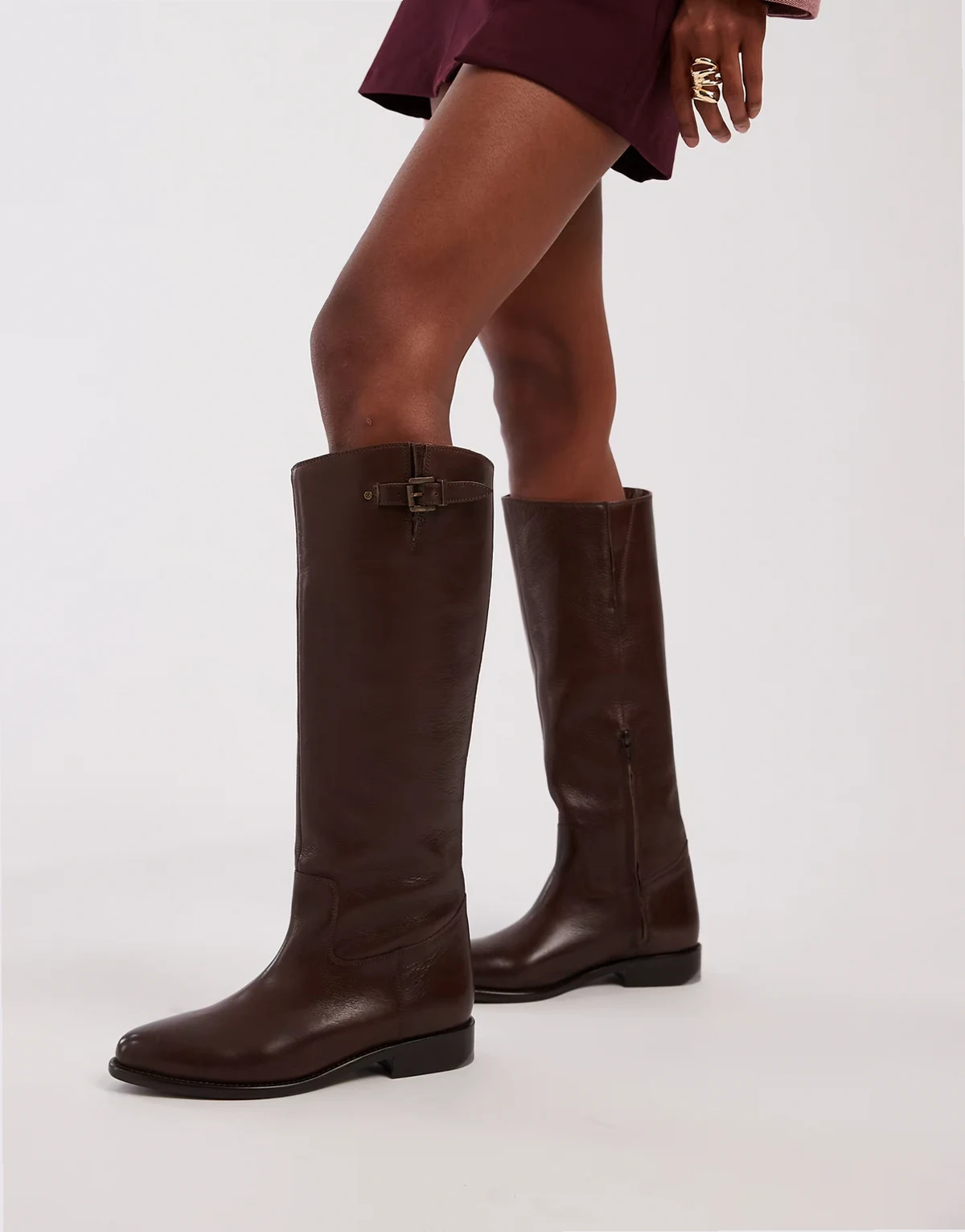 fe-lise buckle detail riding boot in coffee bean