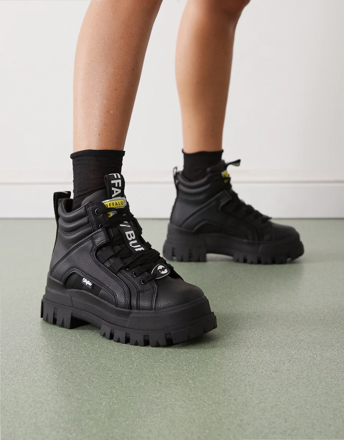 Aspha NC mid boot in black