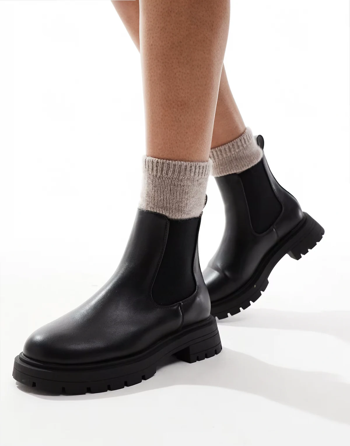 – Adjust – Chelsea-Stiefel in Schwarz mit dicker Sohle