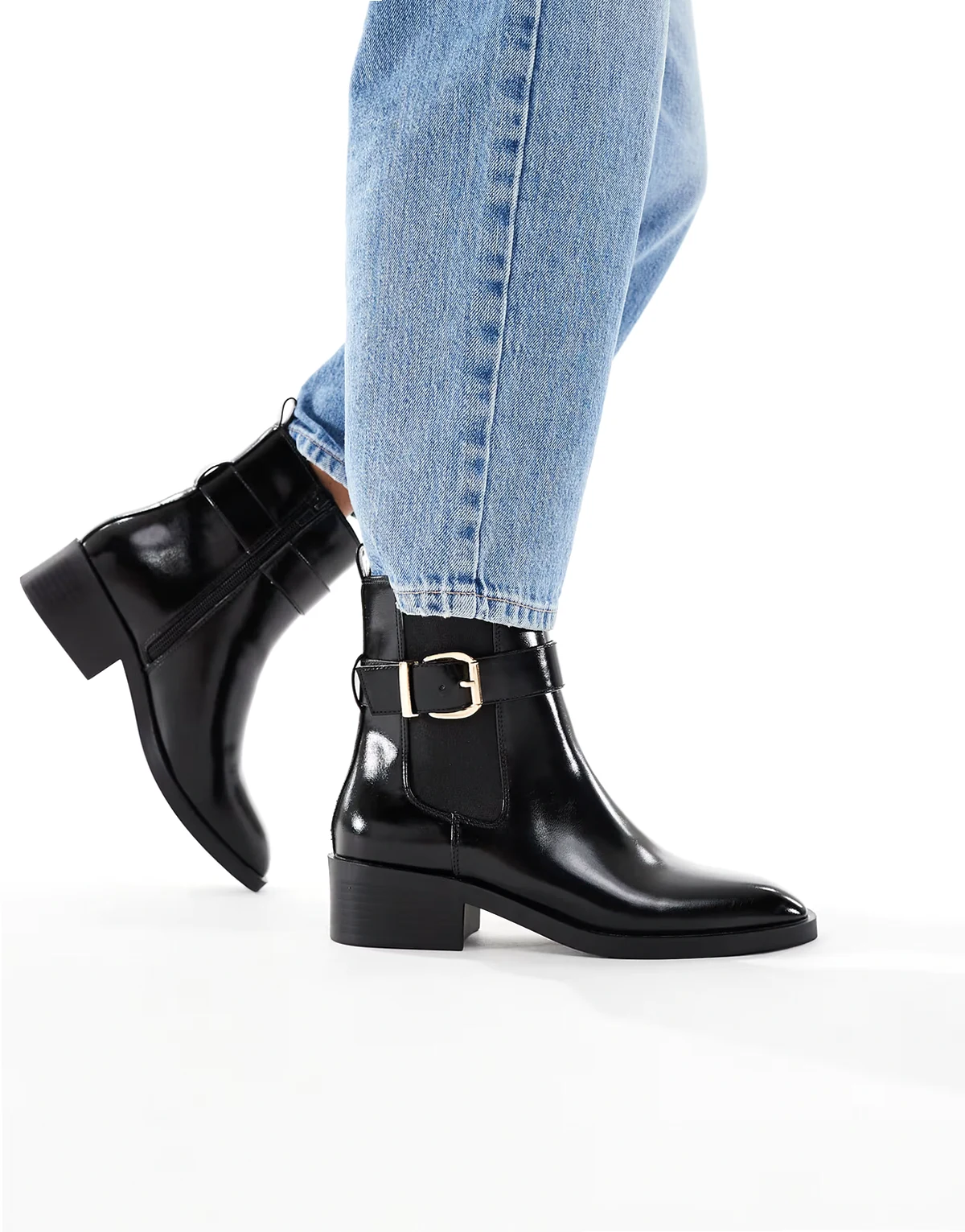 – Cadie – Chelsea-Stiefel in Schwarz mit Schnalle und Absatz