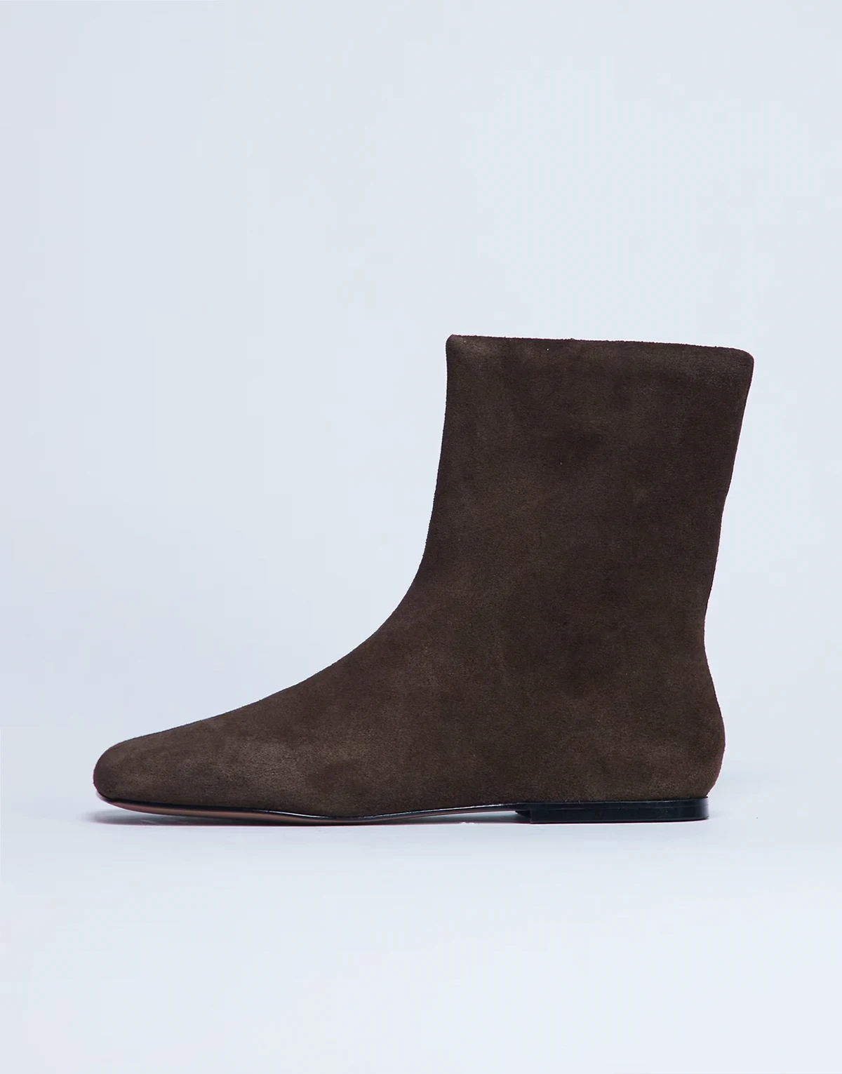 – Peri – Flache Stiefel aus echtem Wildleder in Schokobraun mit eckiger Zehenpartie