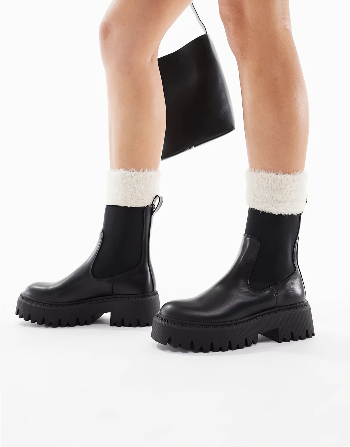 – Stella – Czarne botki sztyblety na grubej podeszwie