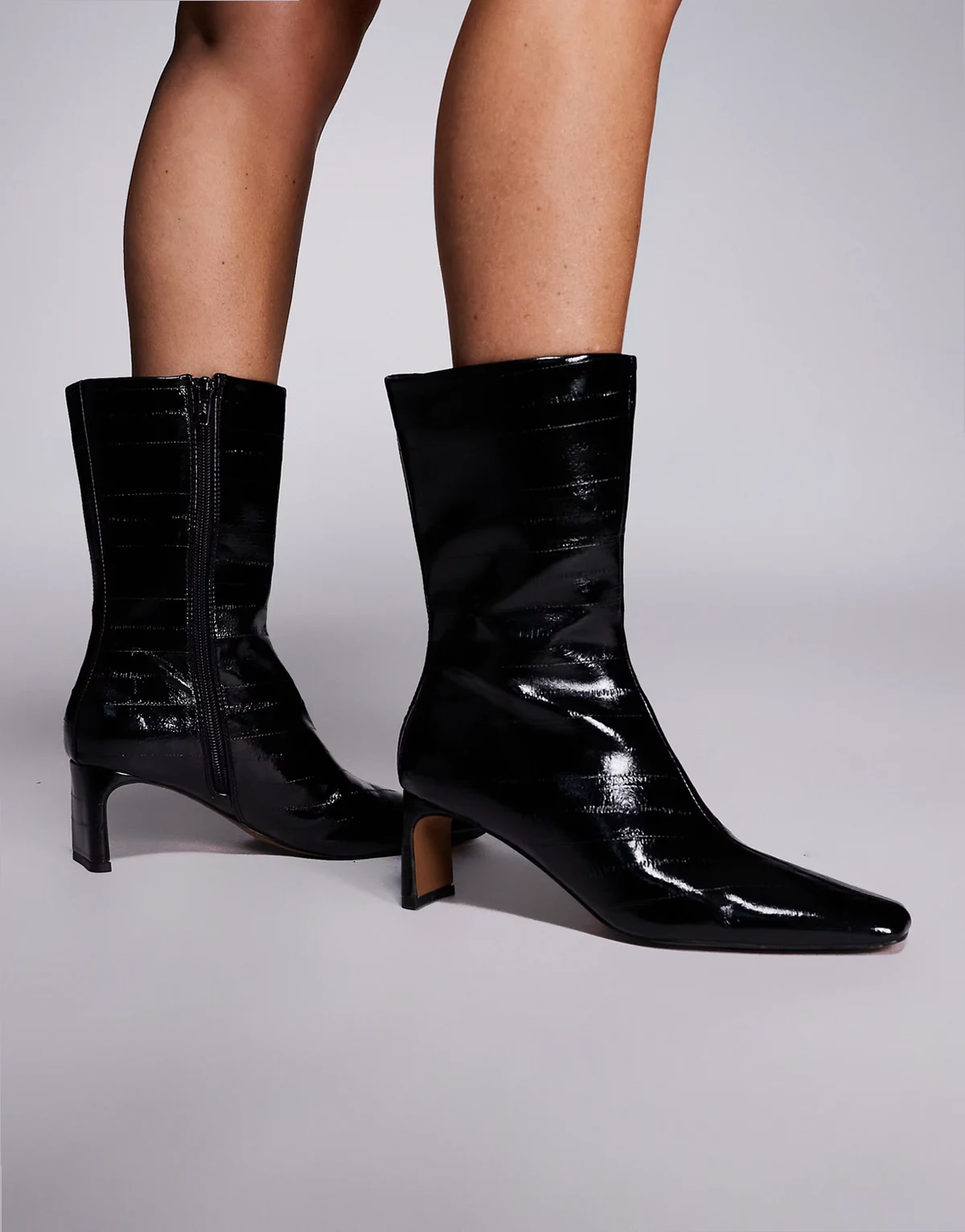 – Eliza – Ankle Boots in der Farbe Black Eel mit zurückgesetztem Absatz